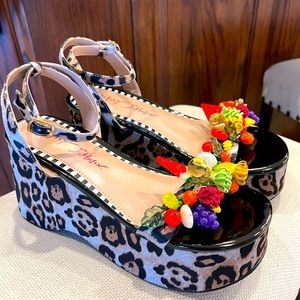 Betsey Johnson Leopard Platform Sandals sz 7